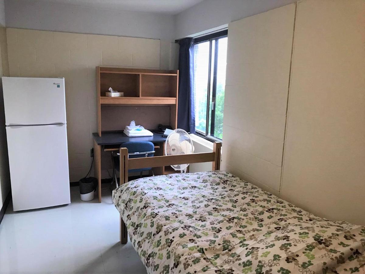 Au Campus-Hebergement Hotelier Universite De Шербрук Екстериор снимка