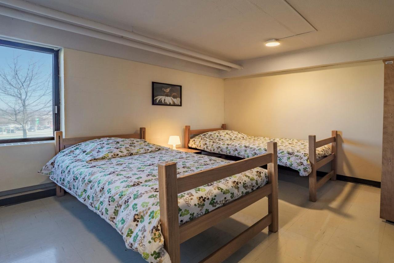 Au Campus-Hebergement Hotelier Universite De Шербрук Екстериор снимка