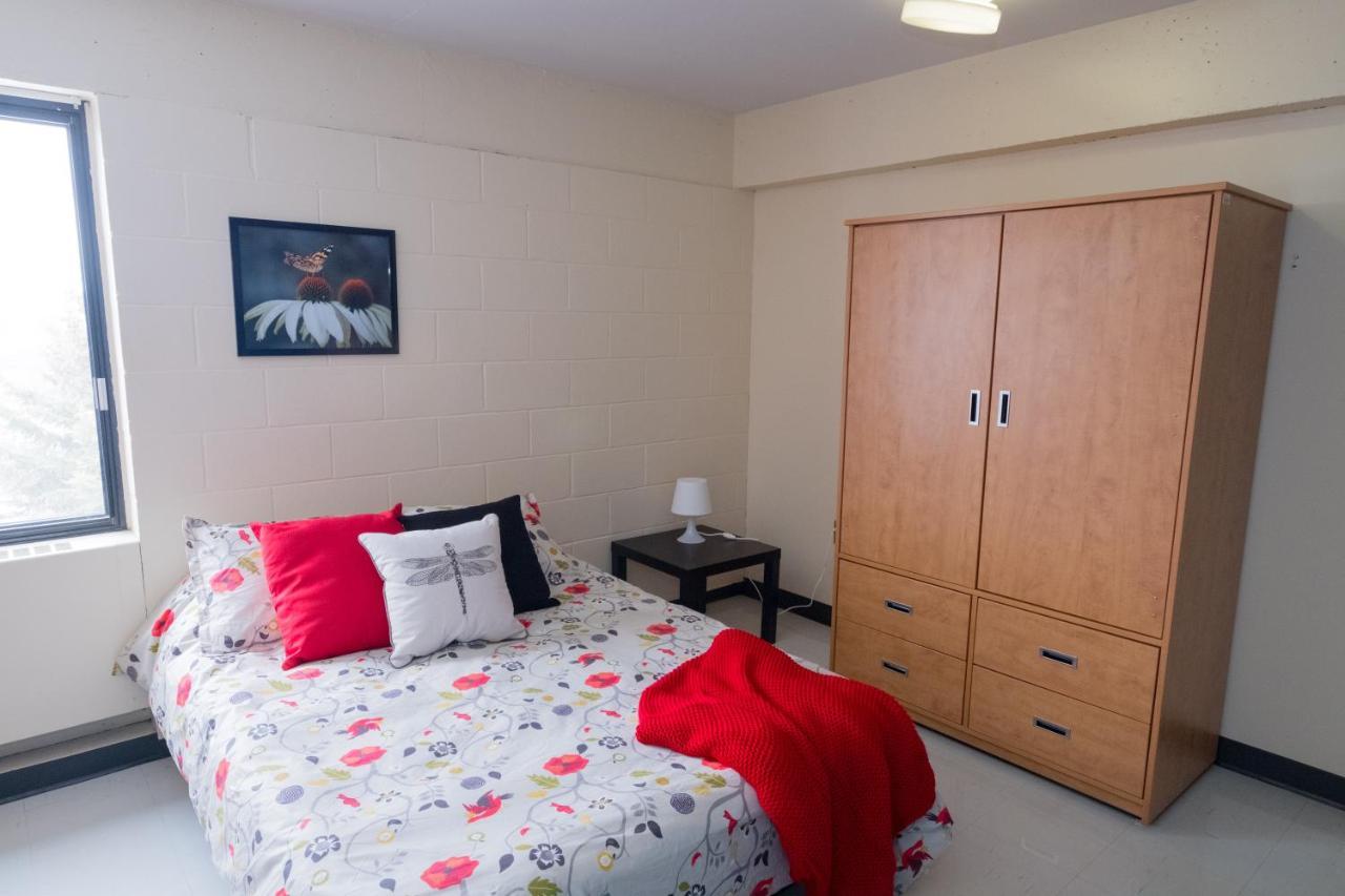 Au Campus-Hebergement Hotelier Universite De Шербрук Екстериор снимка