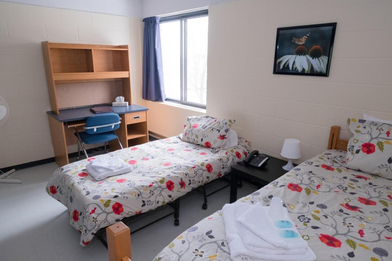 Au Campus-Hebergement Hotelier Universite De Шербрук Екстериор снимка