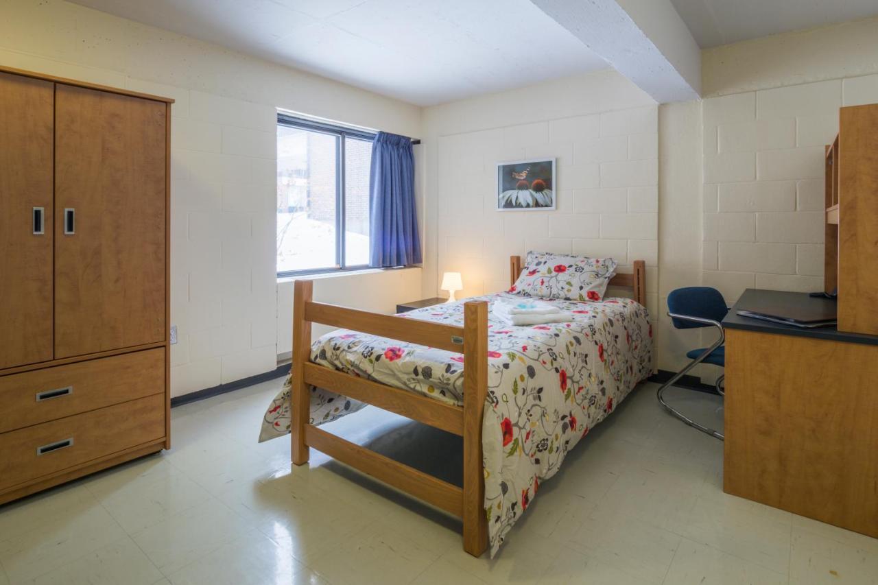 Au Campus-Hebergement Hotelier Universite De Шербрук Екстериор снимка