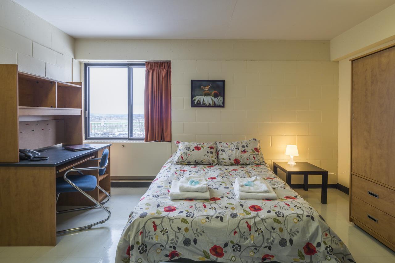 Au Campus-Hebergement Hotelier Universite De Шербрук Екстериор снимка