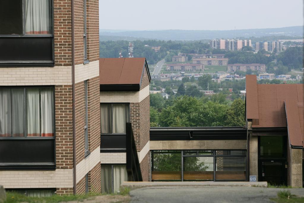 Au Campus-Hebergement Hotelier Universite De Шербрук Екстериор снимка