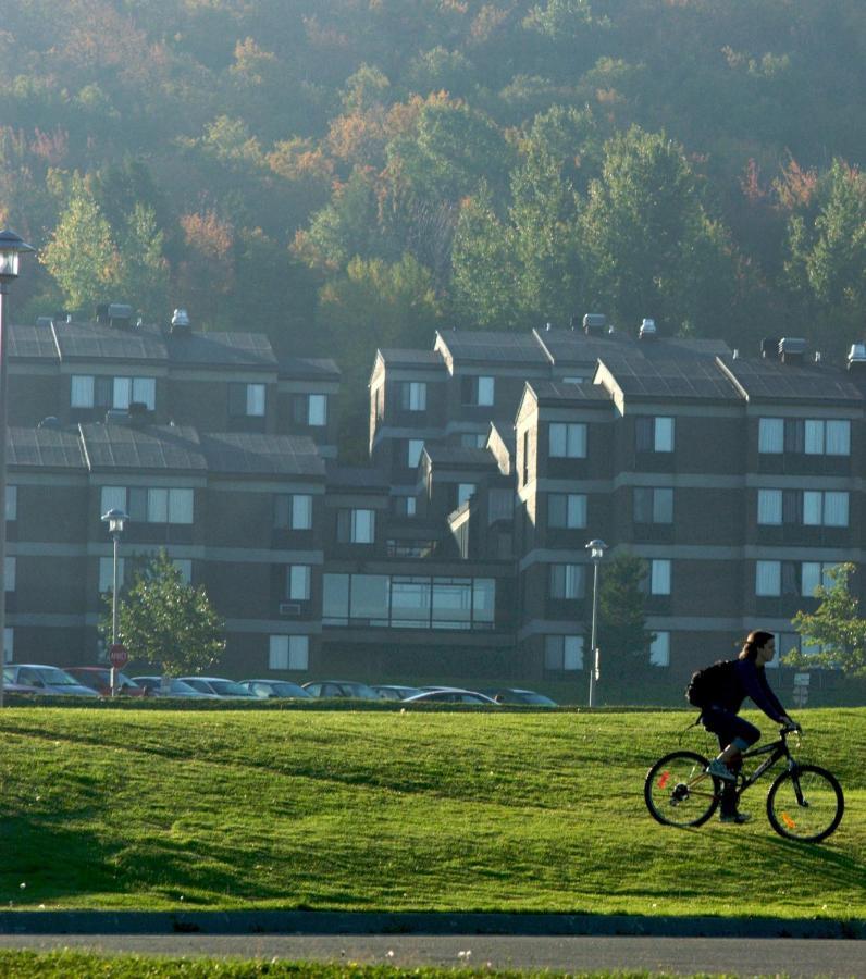 Au Campus-Hebergement Hotelier Universite De Шербрук Екстериор снимка